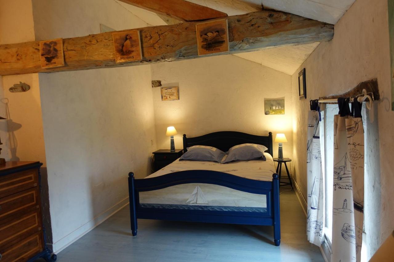 Gite 4 Etoiles Avec Hebergement Insolite - 10 Personnes Foussais Buitenkant foto