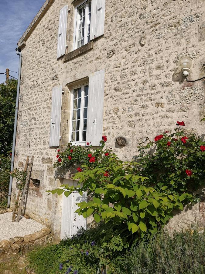Gite 4 Etoiles Avec Hebergement Insolite - 10 Personnes Foussais Buitenkant foto