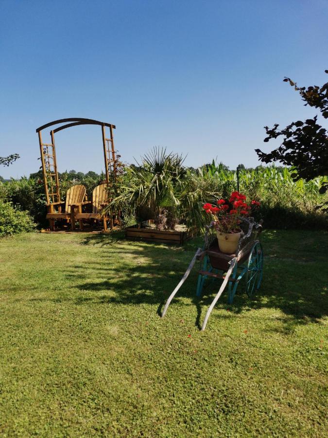Gite 4 Etoiles Avec Hebergement Insolite - 10 Personnes Foussais Buitenkant foto