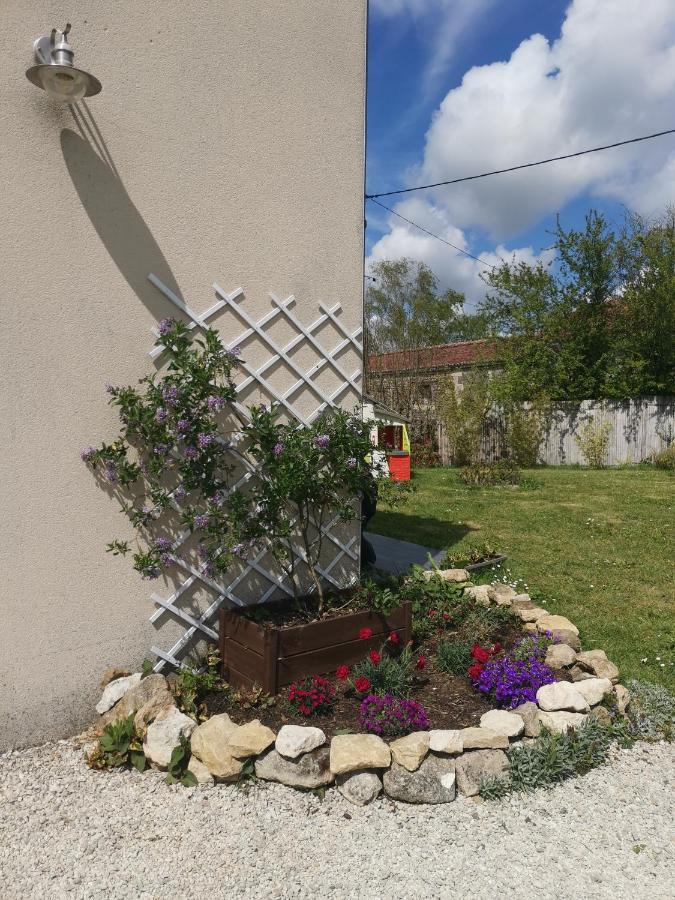 Gite 4 Etoiles Avec Hebergement Insolite - 10 Personnes Foussais Buitenkant foto
